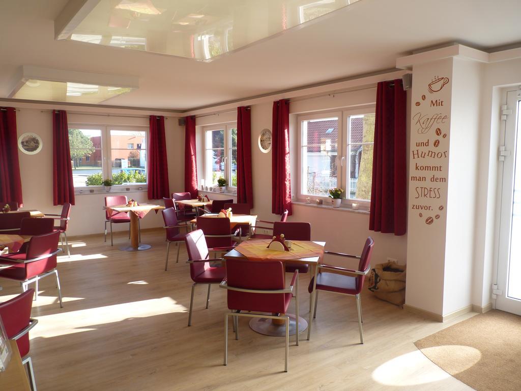 Cafe Und Pension Blohm Greifswald Exterior foto